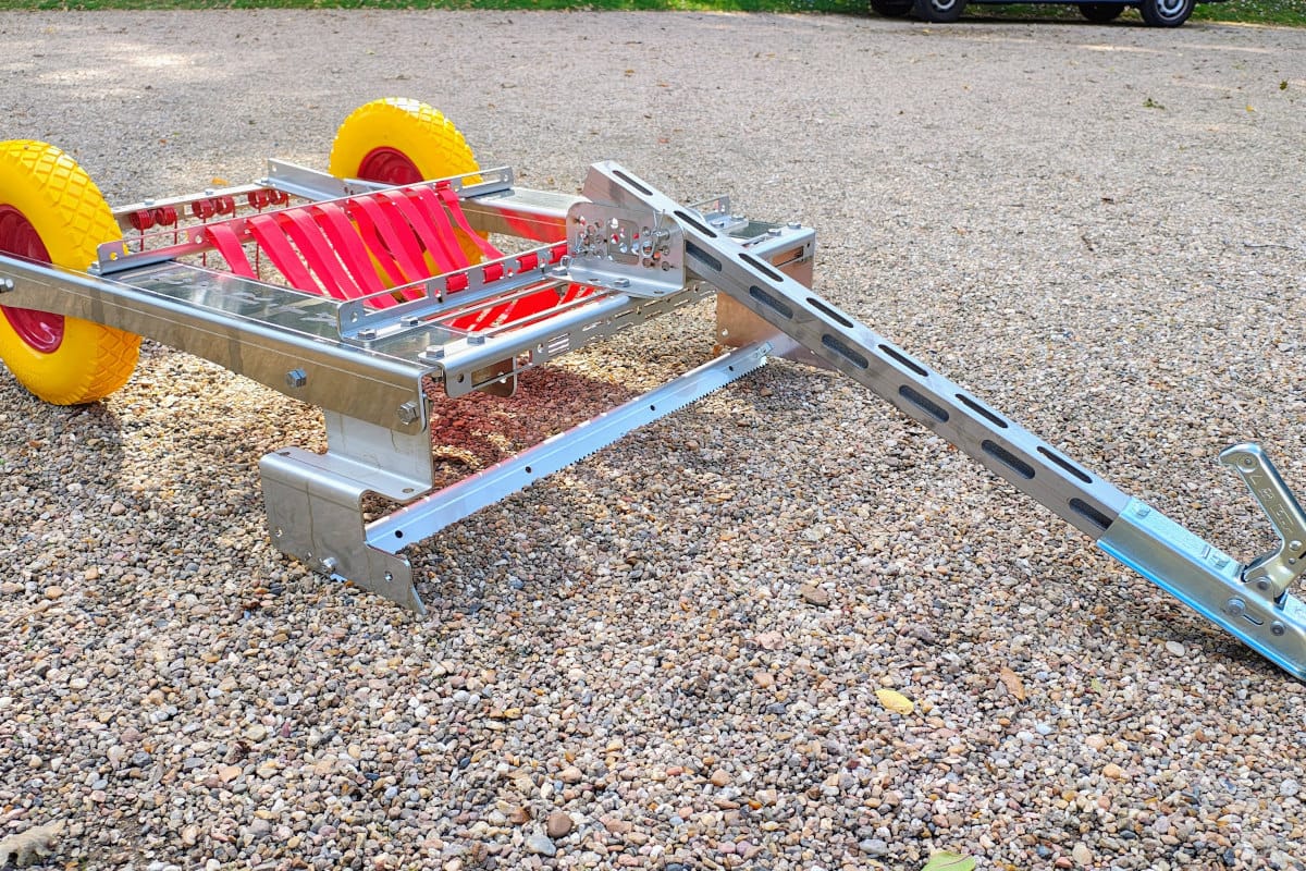 désherbeur mécanique sur gravier