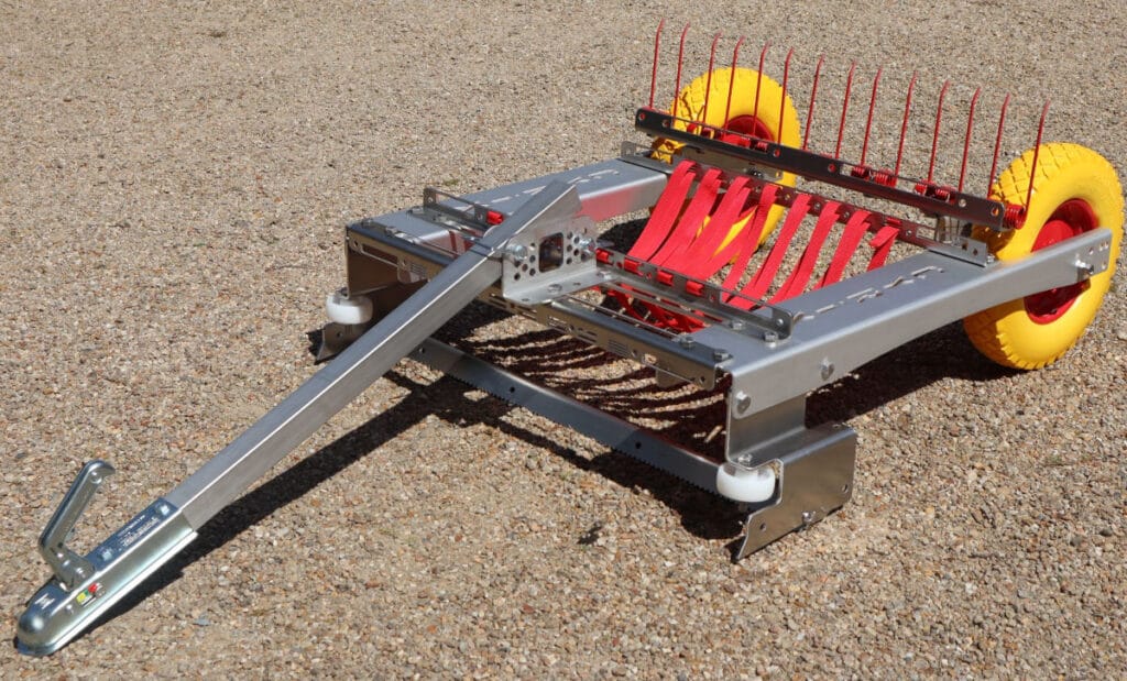 desherbeur avec herse & tête d'attelage